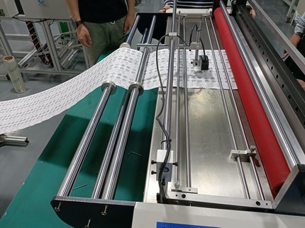 臺(tái)式電腦裁切機(jī)3.jpg